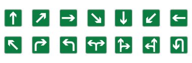 Farklı oklarla izole edilmiş yeşil trafik işaretleri kümesi