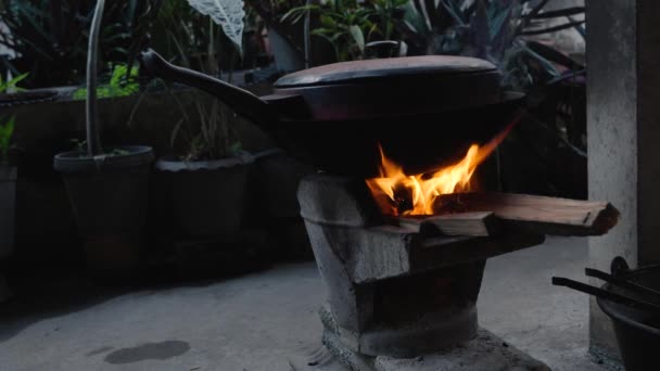 Slow Motion Flames Burning High Charcoal Stove Stove Warming Food — Stock Video