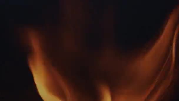 Close Shot Flame Cozy Relaxing Fireplace Burning Bonfire Black Background — Stok Video