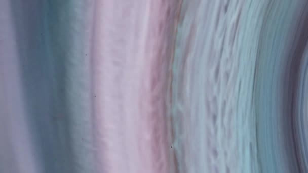 アクリル絵具ボール抽象的な質感 明るい色の流体 流れるような壁紙のデザイン ピンク 黄色の液体の混合物 — ストック動画