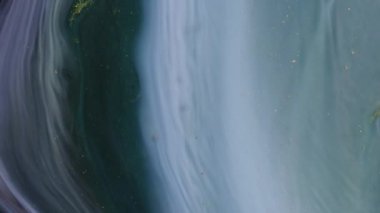 Akrilik boya baştan aşağı akar. Soyut Renkli Mürekkep Sıvı Patlaması Pshychedelic Boya Patlaması Hareketi. Yüksek kalite 4k görüntü. 