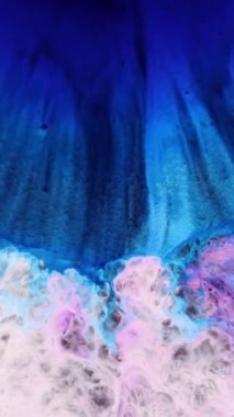  Parıldayan Parıltılı Parçacıklar. Soyut akışkan arka plan. Su ya da mavi sıvılar üzerinde akan güçler. Etkinlik, konser, başlık, sunum, müzik. Parçacıklar üzerinde titreşim etkisi. 