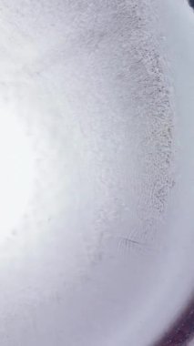 Soyut derin boya, büyüleyici ve göz alıcı bir parıltı yayıyor. Sıvı mürekkep karışımı, soyut arka plan, kapat. Akışkan hareketli sanat. Sıvı sıçraması. Renk buharı. Geçiş için soyut sanat arkaplanı.