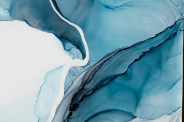 Pastel sıvı mermer suluboya arka plan ve beyaz çizgiler. Mavi misket alkol mürekkebi çizim efekti. Görüntü arkaplanı.