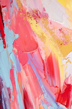 Parça. Çok renkli desenli boya. Soyut sanat geçmişi. Tuval üzerine yağ. Sert fırça darbeleri. Yağlı boya ve palet bıçağıyla yapılmış bir resmin yakın çekimi. Yüksek desenli, yüksek kaliteli detaylar.