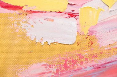 Parça. Çok renkli desenli boya. Soyut sanat geçmişi. Tuval üzerine yağ. Sert fırça darbeleri. Yağlı boya ve palet bıçağıyla yapılmış bir resmin yakın çekimi. Yüksek desenli, yüksek kaliteli detaylar.