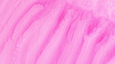 Alkol mürekkebiyle soyut sanat arkaplan tasarımı. Petri kabındaki boyanın kimyasal reaksiyonunun makro videosu. Mavi Parıltılı Altın Parçacıklar. Soyut derin mor, mor ve bronz.