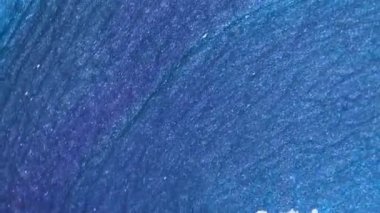 Sıvı boya arka planda sıçrama ve girdapla karışımı. Akışkan sanat çizimi videosu. Renkli dalgalı akrilik doku. Ayrıntılı arkaplan hareket renkleri.
