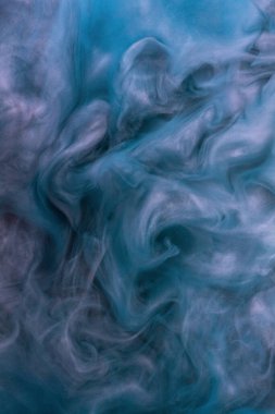 Soyut akrilik resim. Siyah arkaplanda pembe soyut mürekkep bulutu. Sıvı mermer deseni. Modern sanat.