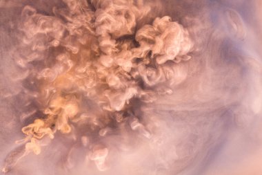 Soyut akrilik resim. Siyah arkaplanda pembe soyut mürekkep bulutu. Sıvı mermer deseni. Modern sanat.