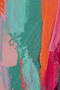 Parça. Çok renkli desenli boya. Soyut sanat geçmişi. Tuval üzerine yağ. Sert fırça darbeleri. Yağlı boya ve palet bıçağıyla yapılmış bir resmin yakın çekimi. Yüksek desenli, yüksek kaliteli detaylar.