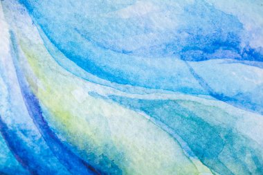 Beyaz arka planda suluboya boyayla boyanmış. El boyası suluboya arka plan.