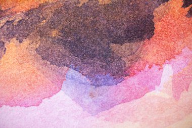 Beyaz arka planda suluboya boyayla boyanmış. El boyası suluboya arka plan. Suluboya yıkama.