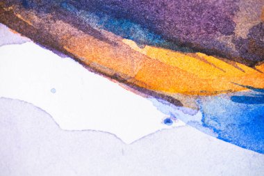 Beyaz arka planda suluboya boyayla boyanmış. El boyası suluboya arka plan. Suluboya yıkama.