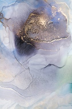 Mavi ve altın rengi alkol mürekkebi. Moda, mermer girdapları ya da agat dalgalarını içerir. Soyut resim, duvar kağıtları, posterler, kartlar, davetiyeler, web siteleri için moda arka plan.