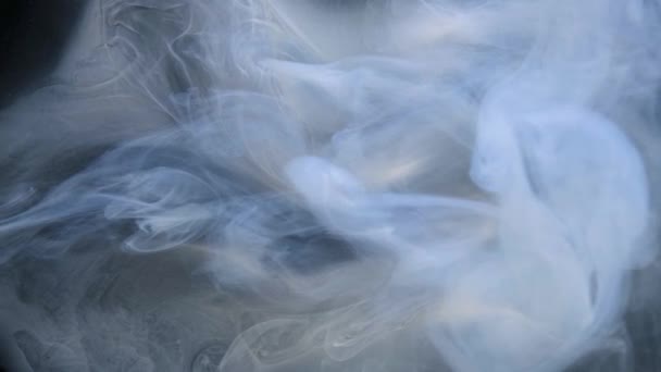 Des Vapeurs Fumée Entremêlent Gracieusement Dans Fond Sombre Créant Affichage — Video