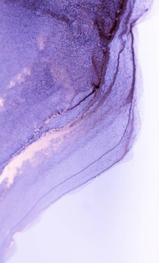 Bir lavanta mürekkebinin yakın plan çekimi. Metalik renklendirmeli soyut sanat eseri..