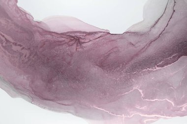 Girdap şeklinde, soyut bir mürekkep resminin yakından çekimi. Görüntü, beyaz arkaplana karşı yumuşak, tozlu bir gül rengi sergiliyor, büyüleyici ve sakinleştirici bir etki yaratıyor.