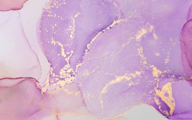 Sanat eserleri, altın aksanlarıyla iç içe geçmiş mor renkli büyüleyici bir karışım sergiliyor. Seyircilerin ilgisini çeken zarif ve rüya gibi bir kompozisyon oluşturuyor..