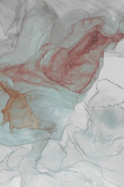 Bu sanat eserinde mavi, kırmızı ve altın tonlarında yumuşak renklerin karışımı büyüleyici bir soyut tasarım yaratıyor. Yumuşak dokular ve akışkan desenler görsel derinliğin keşfine davetiye çıkarır.