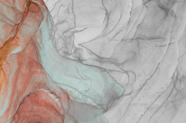 Bu sanat eserinde alkol mürekkebiyle yaratılmış sıcak ve serin tonların büyüleyici bir karışımı sergileniyor. Kırmızı, mavi ve gri tonlarında dönen şekiller ahenk ve akıcılık hissi uyandırır..