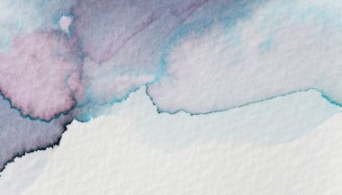 Yumuşak pasteller zarif bir şekilde dokuma kağıdında birleşerek yatıştırıcı bir eğilim yaratırlar..