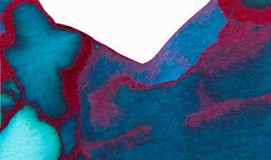 Mavi ve kırmızı renklerin girdap renkleri soyut bir suluboya sanat eseriyle harmanlanarak sakin bir manzaranın özünü anımsatıyor. Renklerin etkileşimi sanatçının tekniğini ve yaratıcılığını gösteriyor.