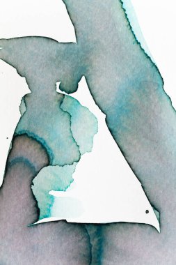 Bu sanat eserlerinde mavi ve yeşilin çeşitli tonlarında dönen şekiller ve yumuşak şekiller var. Huzurlu ve rahatlatıcı bir atmosfer yaratıyorlar. Renkler kusursuz bir şekilde karışıyor, sakinliği çağrıştırıyor..