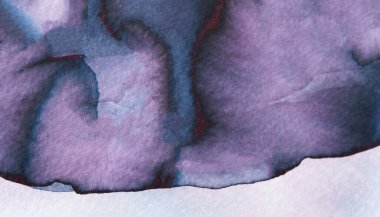 Mavi ve mor karışımlı dönen desenler, suluboya tekniklerinin özünü yakalayan sıvı bir tasarım oluşturur. Doku, dingin bir sanatsal keşfe işaret ediyor..