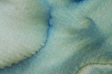 Dönen mavi ve yeşil desenler sükunet saçan soyut bir tasarım yaratır. Renklerin akıcılığı, izleyicileri sanatın barışçıl derinliklerini keşfetmeye davet ediyor..