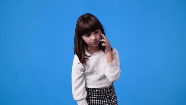 Slow Motion Video One Girl Talking Phone Blue Background Concept — Stok Video