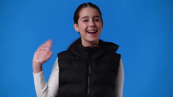 Video One Girl Waving Hello Blue Background Concept Emotions — Stockvideo