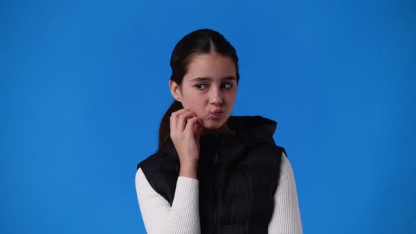 Slow Motion Video Small Girl Thinking Something Blue Background Concept — Stock videók