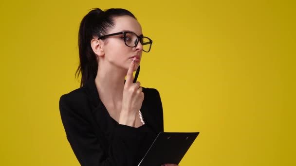 Video One Girl Taking Notes Yellow Background Concept Emotions — Stok Video