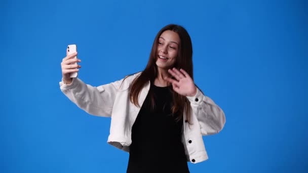 Slow Motion Video One Girl Streaming Blue Background Concept Blogger — Stock videók