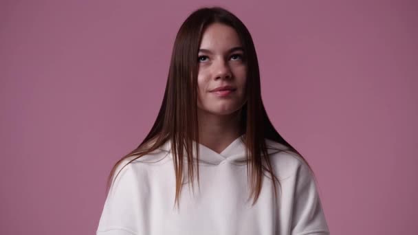 Slow Motion Video One Girl Showing Silence Sign Pink Background — Vídeos de Stock