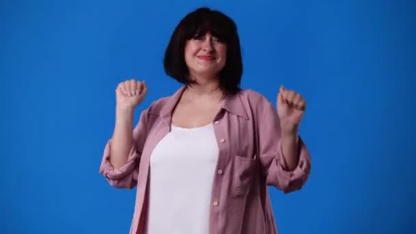 Video One Woman Dancing Blue Background Concept Emotions — Stock videók