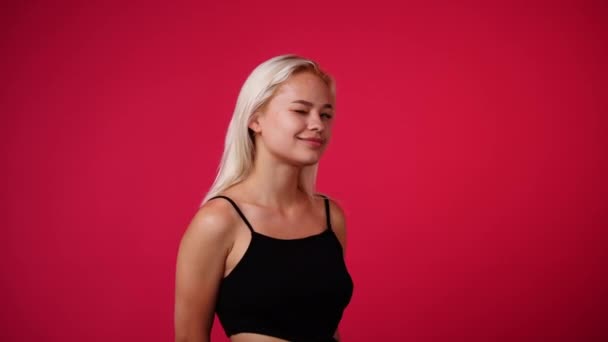 Video One Girl Posing Video Pink Background Concept Emotions — Stock video