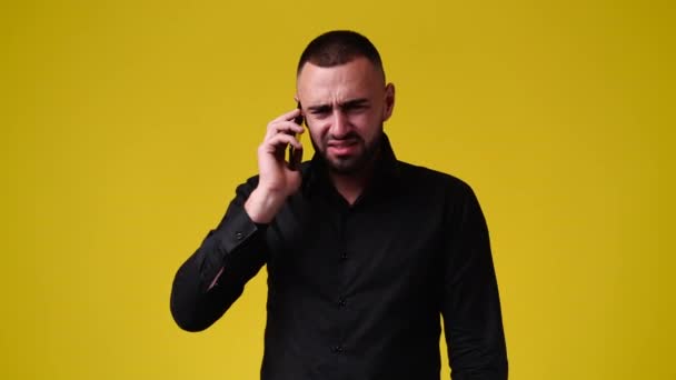 Video One Man Using Phone Yellow Background Concept Emotions — Αρχείο Βίντεο