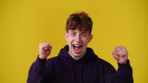Video One Young Man Rejoicing Holds His Head Yellow Background — Vídeo de Stock
