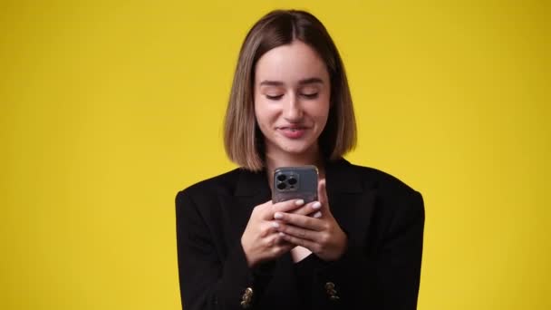 Video One Girl Sending Messages Yellow Background Concept Emotions — Stockvideo