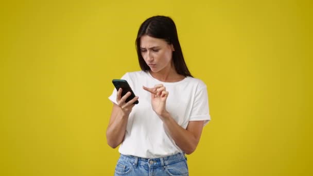 Video One Girl Sending Message Yellow Background Concept Emotions — Vídeos de Stock