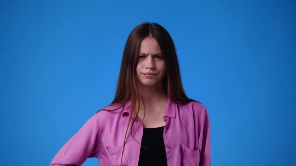 Slow Motion Video One Girl Who Responds Negatively Something Blue — ストック動画