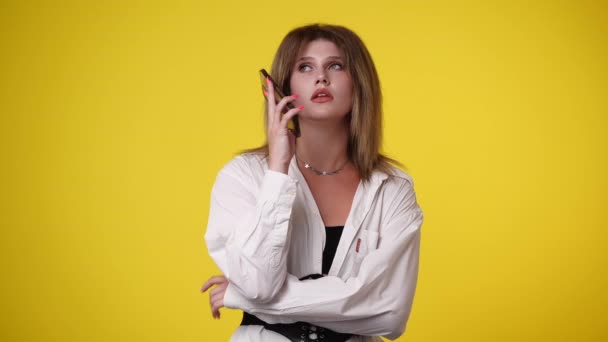 Video One Woman Talking Phone Someone Yellow Background Concept Emotions — 图库视频影像