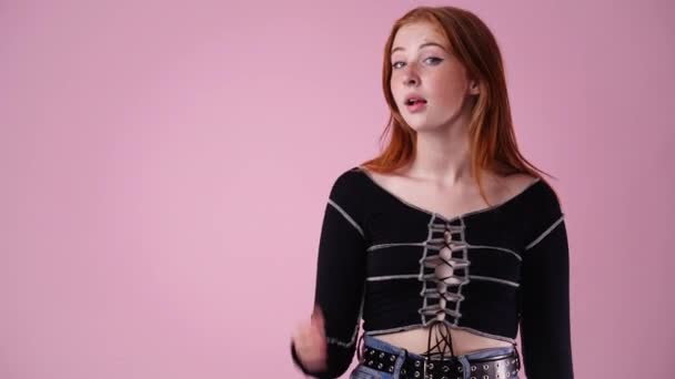 Slow Motion Video One Girl Pointing Left Pink Background Concept — Vídeos de Stock