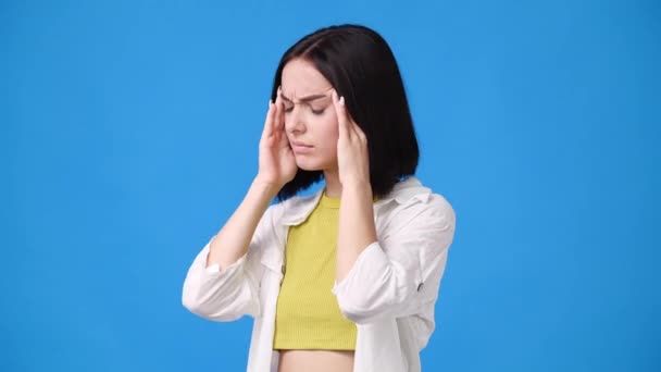 Video Girl Begging Please Blue Background Concept Emotions — Stock video