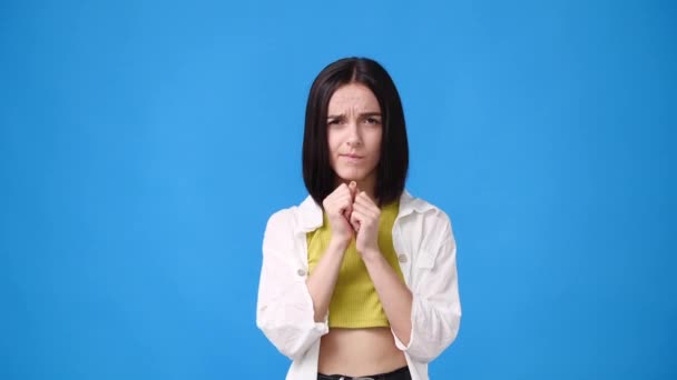 Video Girls Facial Expression Yellow Background Concept Emotions — Vídeos de Stock