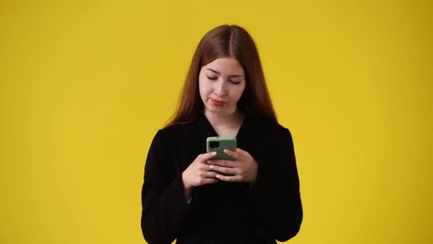 Slow Motion Video One Girl Sending Message Negative Facial Expression — Vídeo de Stock