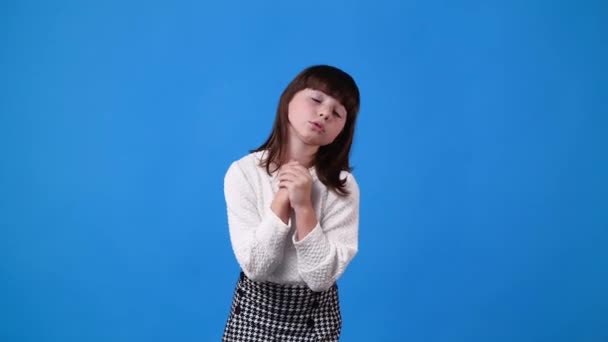 Video One Young Girl Who Sweetly Begs Blue Background Concept — Αρχείο Βίντεο