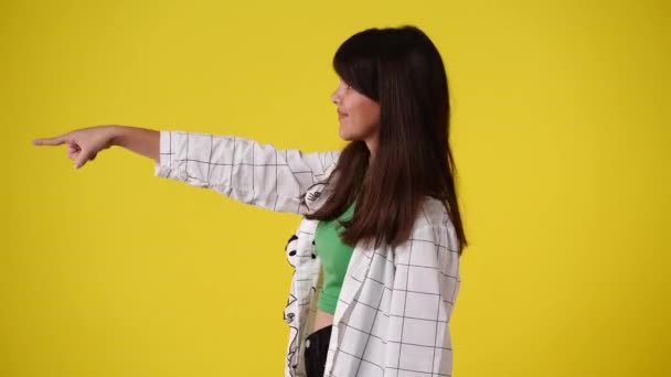 Video One Girl Showing Left Thumbs Pink Background Concept Emotions — Stockvideo